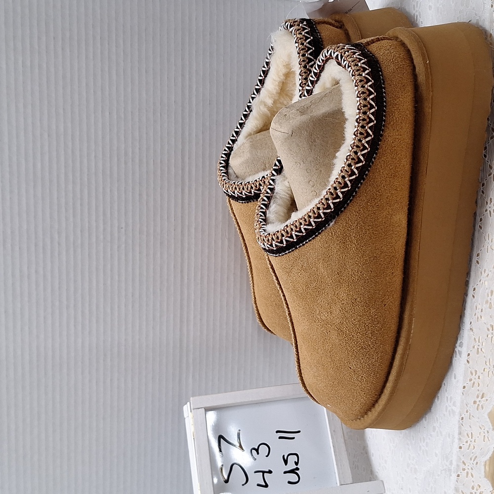 #AEE  NEW BYBMORTO Cozy Suede Shearling Lined Slip-On Clog - Camel